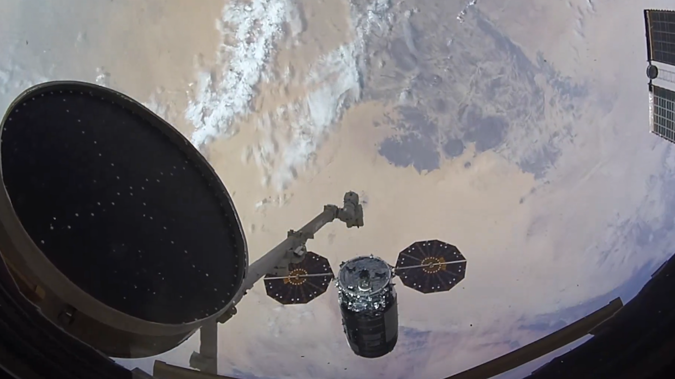 ISS astronauts show what it’s like to capture a spacecraft with a robotic arm (video) Space