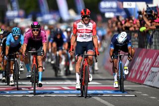 Mads Pedersen beats Jonathan Milan to the line on stage 6 of the Giro d'Italia in Naples