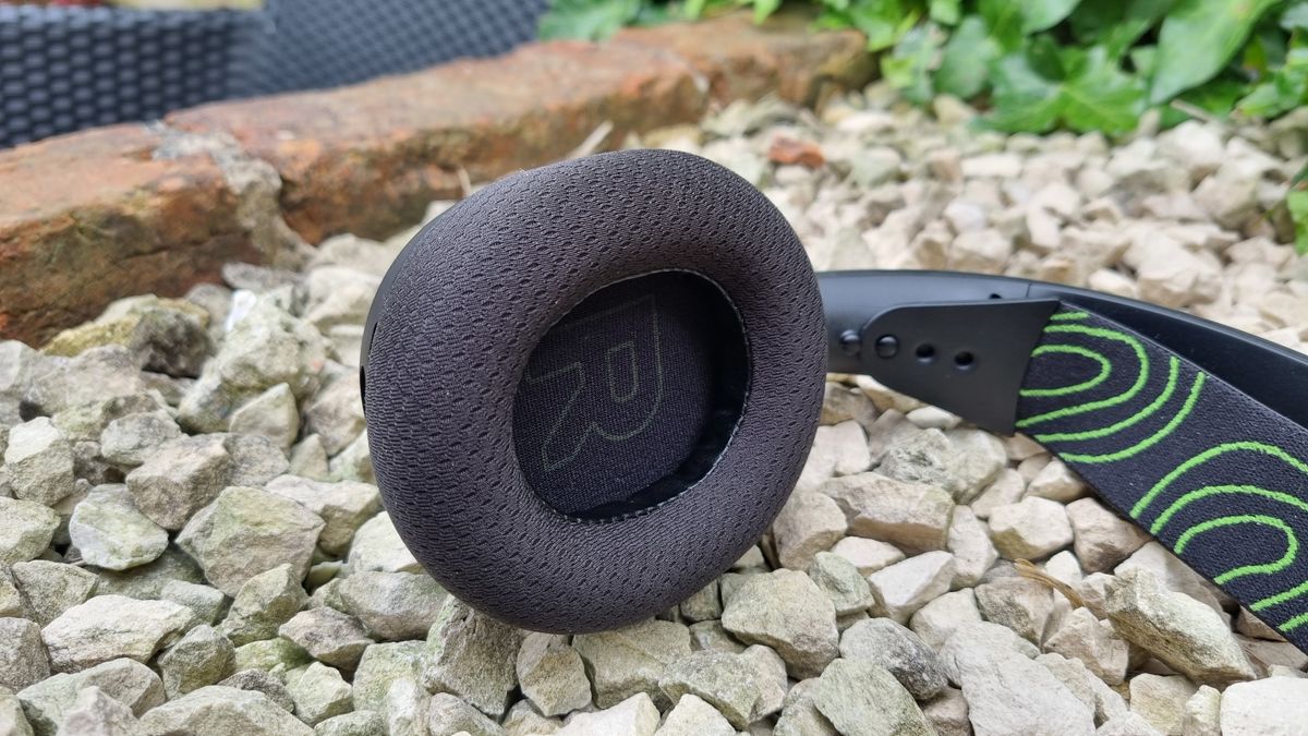 The inner memory foam right ear cup of the SteelSeries Arctis Nova 5X Wireless