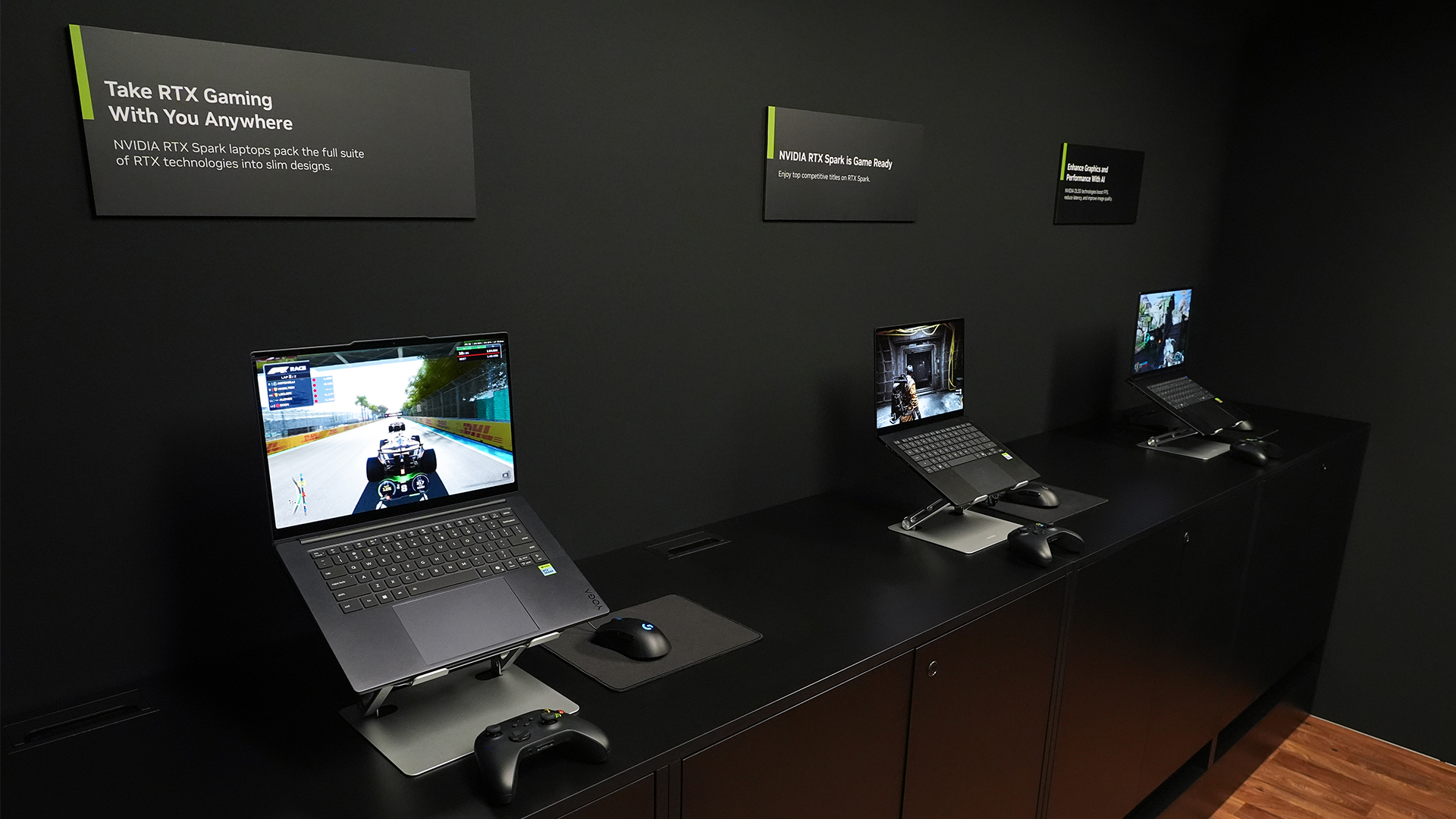 RTX Spark-enabled laptops en un escenario oscuro