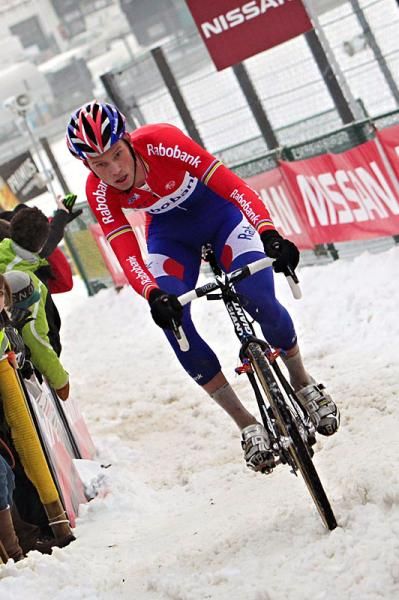 Lars Boom (Rabobank) concentrates on keeping upright on the challenging circuit.
