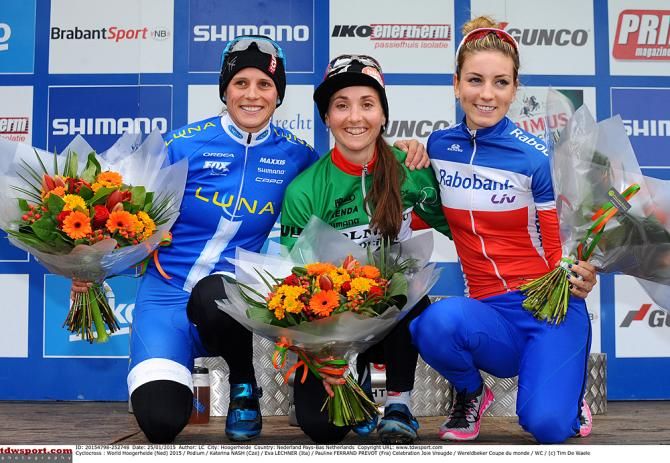 Podium (l-r) Katerina Nash (Luna), Eva Lechner (Colnago Sudtirol), Pauline Ferrand Prevot (Rabo Liv)