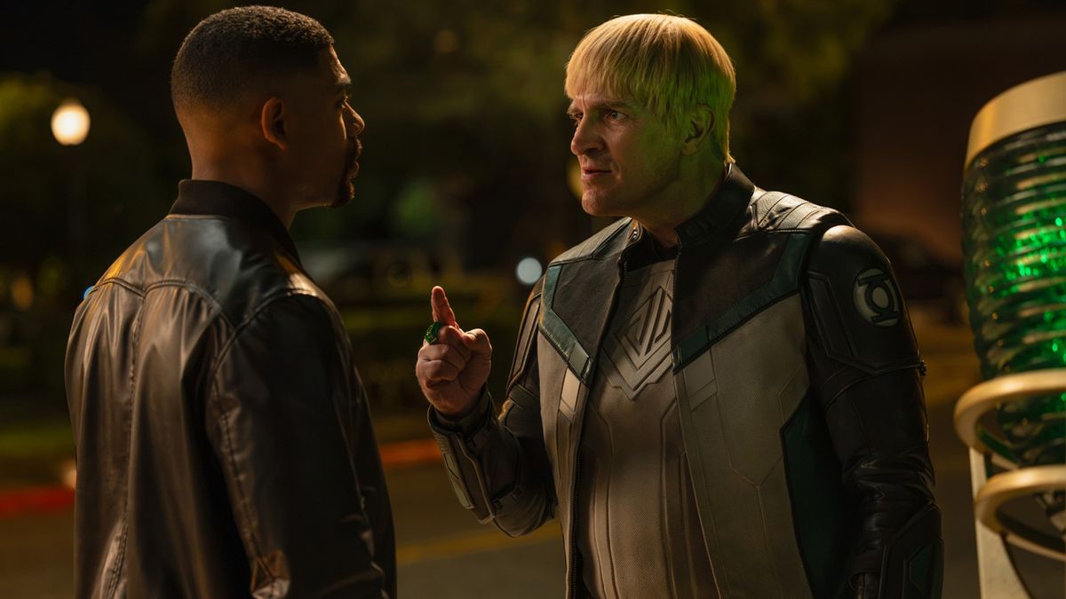 Guy Gardner pointing a finger at John Stewart in Lanterns episode 8