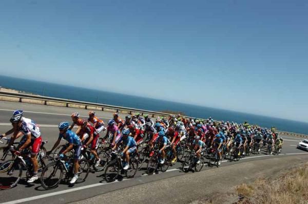 Garmin and Quick Step on the front of the bunch