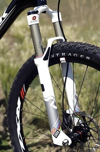A RockShox SID keeps the weight down up front.