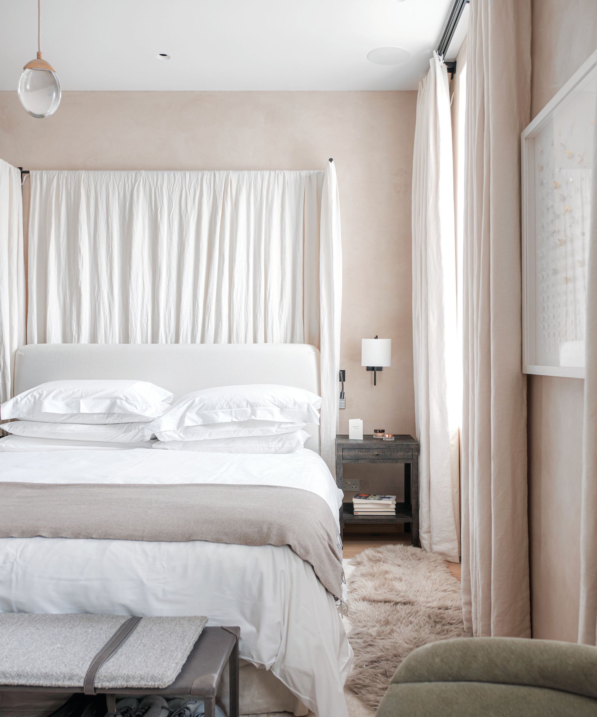 Modern and neutral Chelsea townhouse