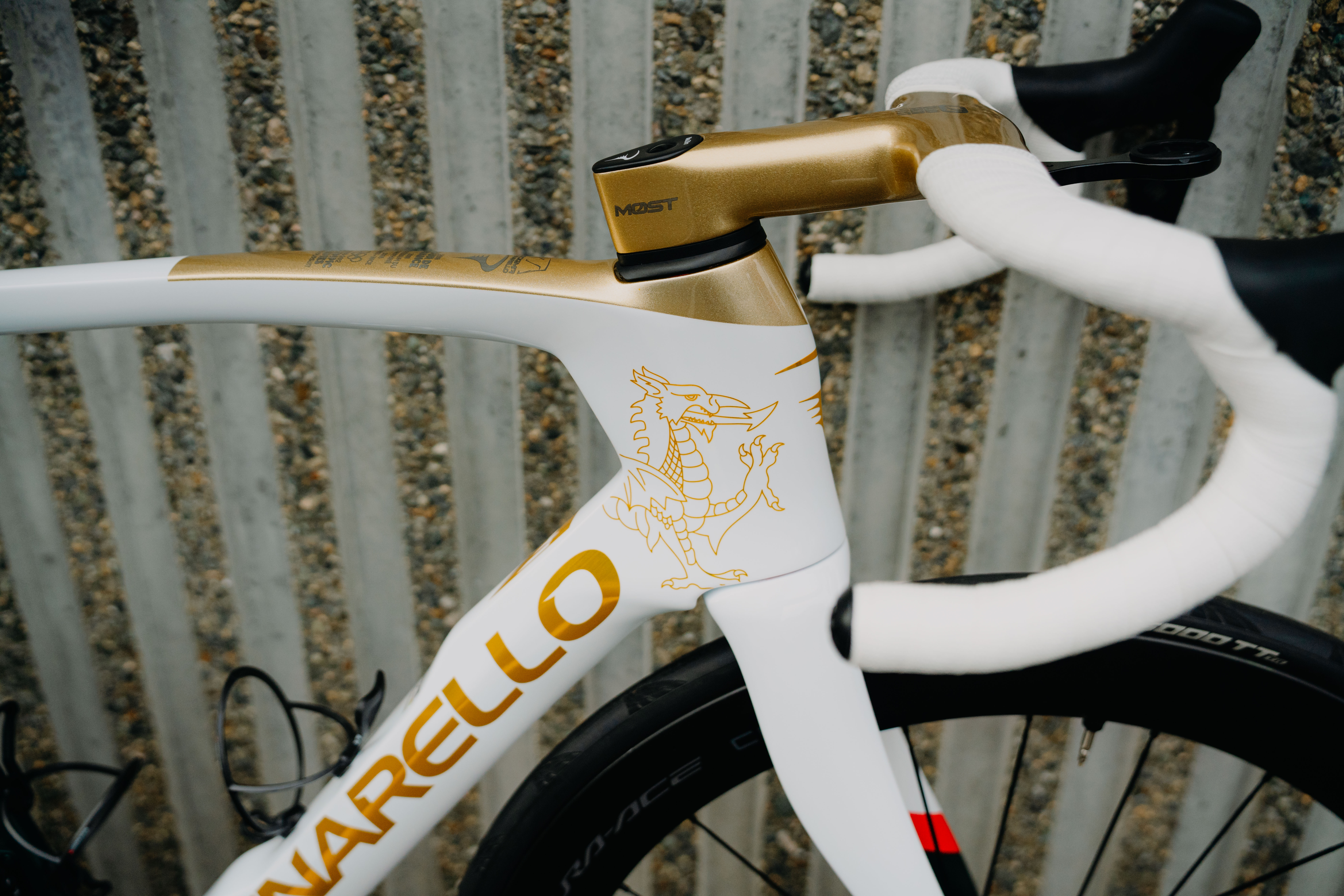 Various images of Geraint Thomas' special edition Ineos Grenadiers Pinarello Dogma