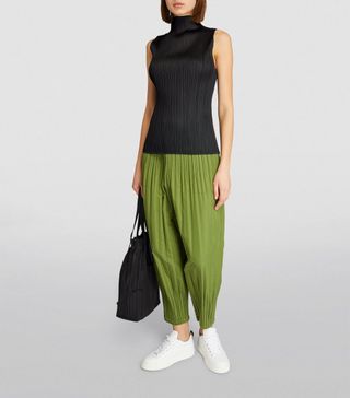 Issey Miyake Pleats Please Schwarzes ärmelloses Basic-Top für Damen |  Harrods Großbritannien