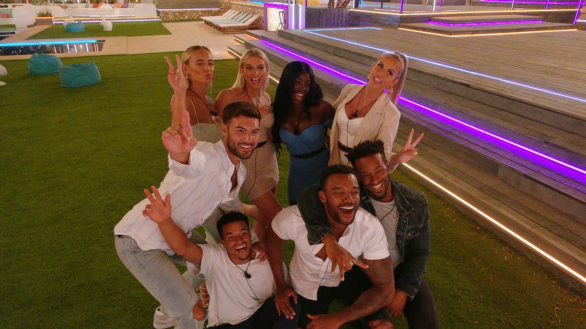 Love Island 2021 - the final four couples pose for a selfie together