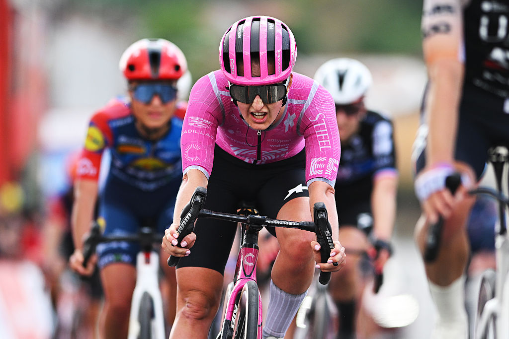 Cedrine Kerbaol finishes stage 2