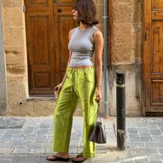 @smythsisters wears shantung silk trousers