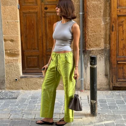 @smythsisters wears shantung silk trousers