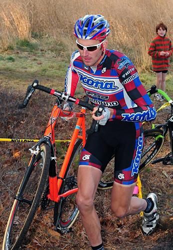 Ryan Trebon (Kona) running the steps ahead of Johnson.