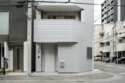light grey exterior of House in Tamatsukuri