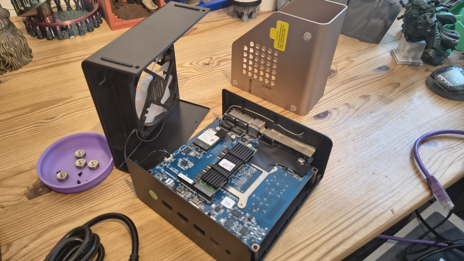 GMKtec NucBox EVO-T2