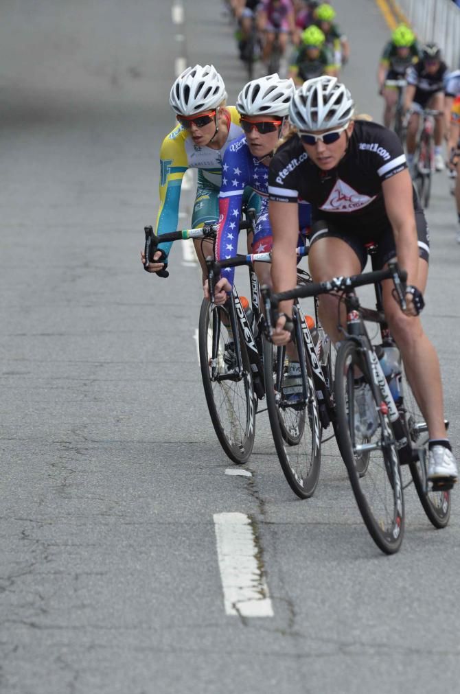 Erica Allar (CARE4CYCLING p/b Solomon Corp) and Theresa Cliff-Ryan (Fearless Femme p/b Pure Energy) went to the front early