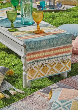 garden decor ideas: patterned table runner and colorful glasses