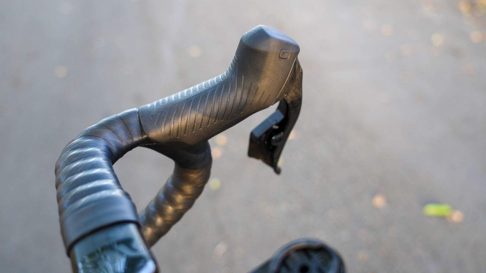 Image shows the SRAM Red AXS shifters close up