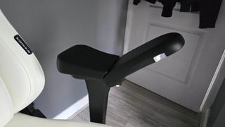 AndaSeat Kaiser 4 gaming chair armrest