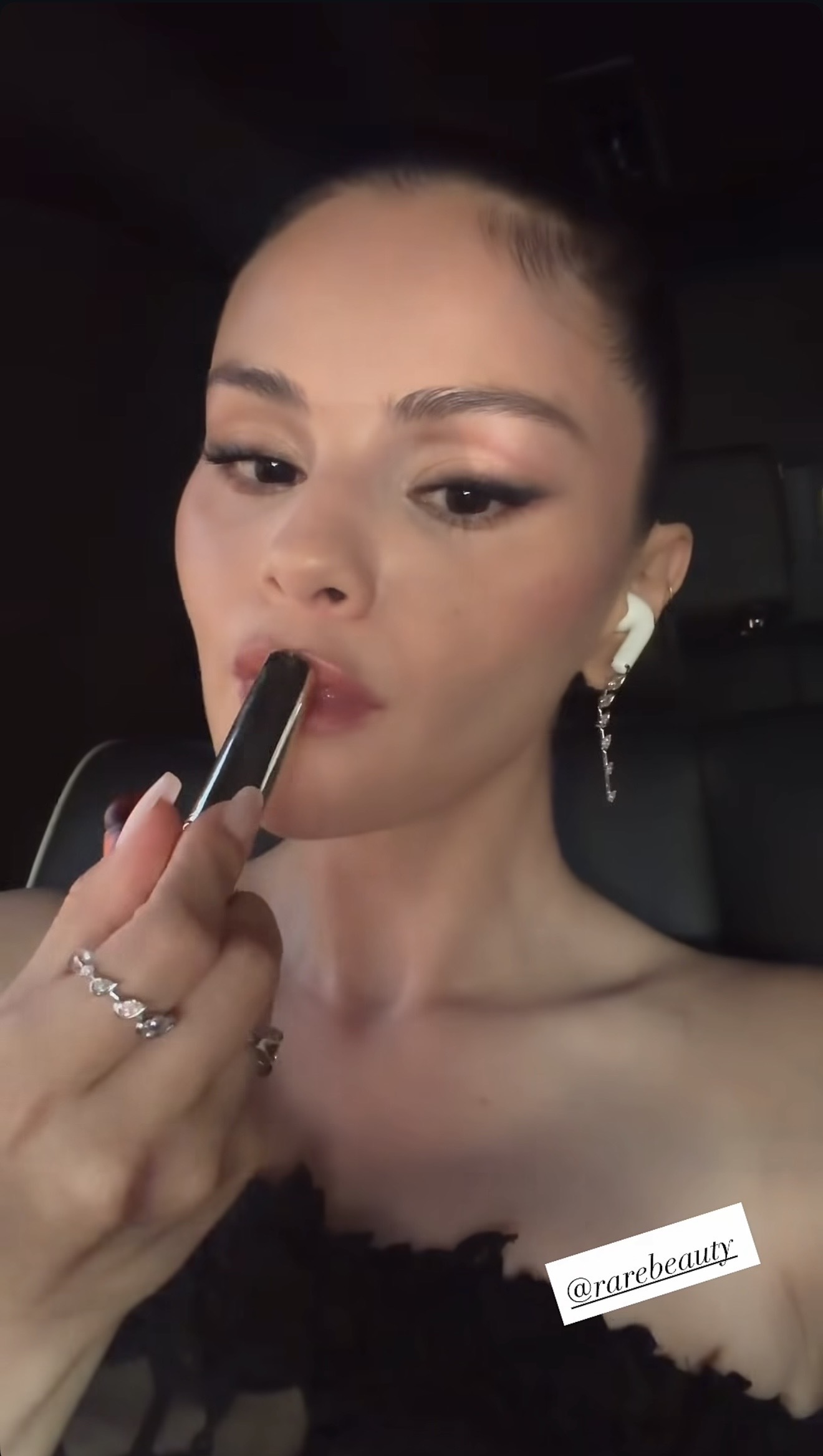 Selena Gomez attends Taylor Swift's rehearsal dinner wearing diamond jewelry