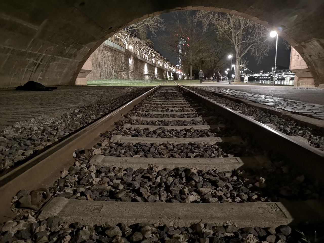 Handheld night shots look great.