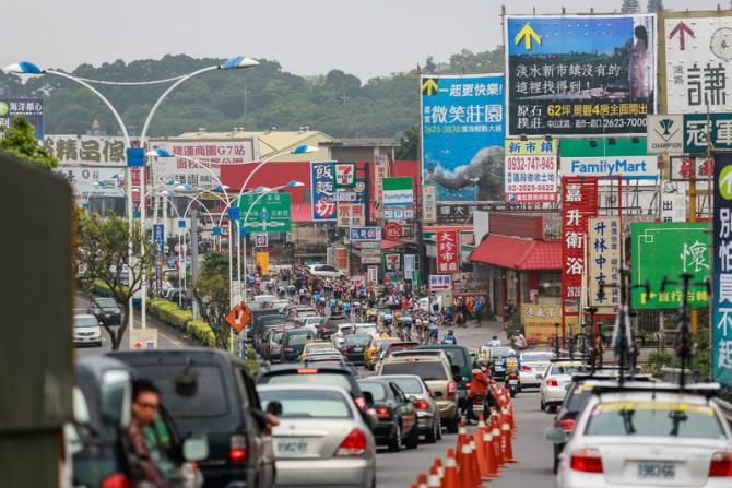 The high density of the population doesn't prevent the Tour de Taiwan from being run smoothly