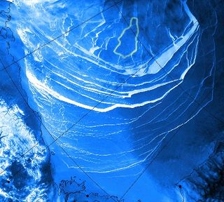 Arctic ice fractures