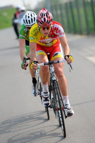 Gaetan Bille (Wallonie Bruxelles - Credit Agricole) and Mark McNally (An Post - Sean Kelly) in the race lead.
