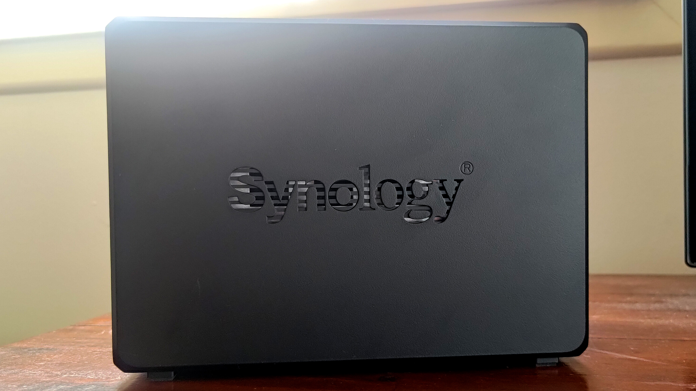 Synology DiskStation DS925+ side