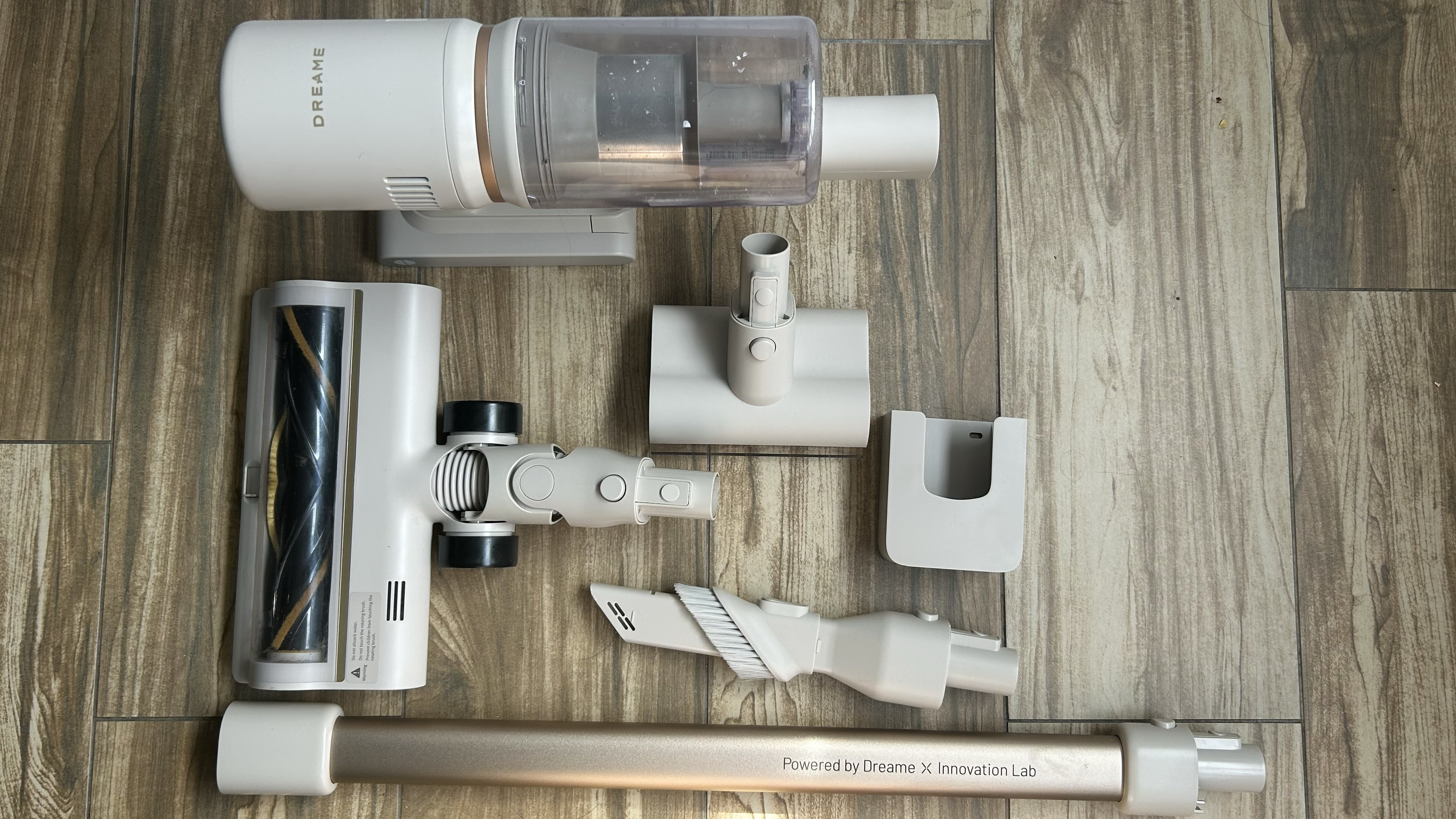 Dreame U20 attachments in lifestyle