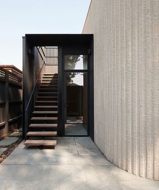 Pop Architecture & Beatrix Rowe _South Yarra House black section exterior