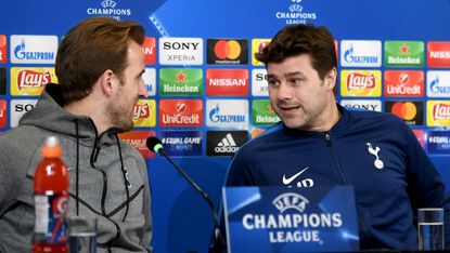 Tottenham manager Mauricio Pochettino (right) speaks with striker Harry Kane