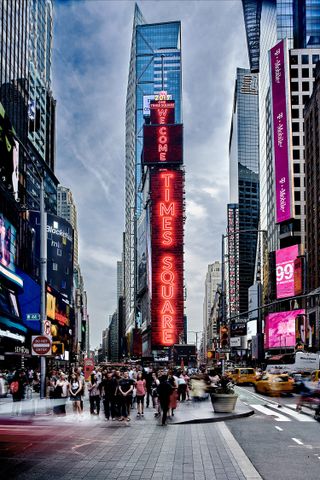 Samsung Electronics recently completed an expansive five-screen LED display installation on One Times Square using the company’s SMART LED Signage XPS Series.