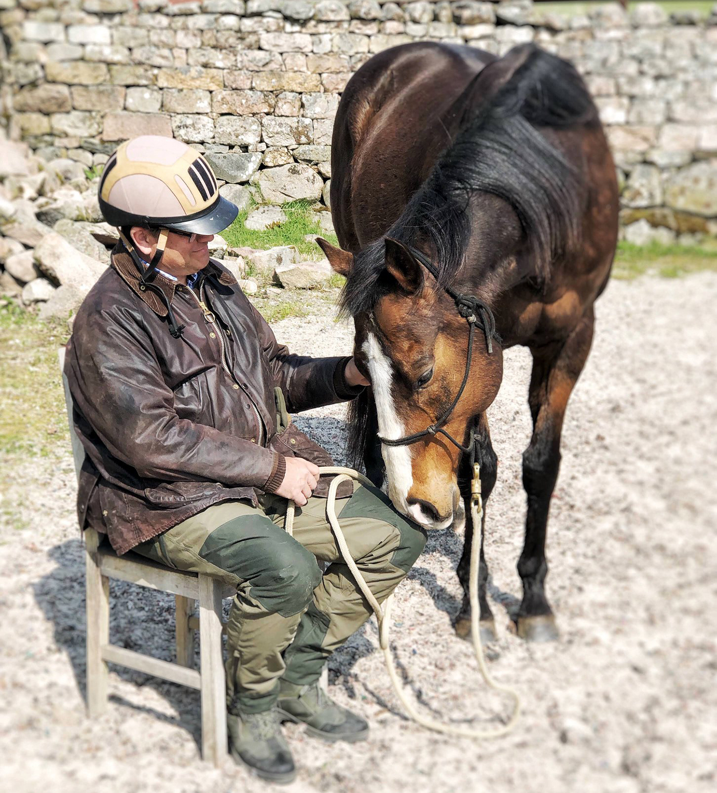 Peopleton Brook spends time with a veteran at HorseBack UK