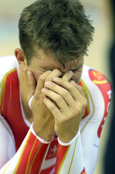 Mathias Muller Nielsen (Denmark) in agony after he finished in team pursuit qualifying