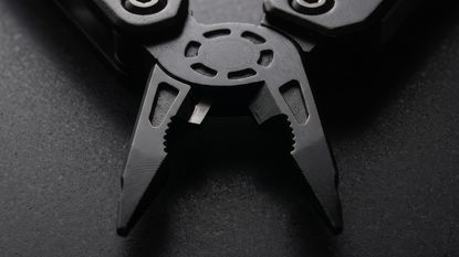 Blackjaw 11-in-1 multitool