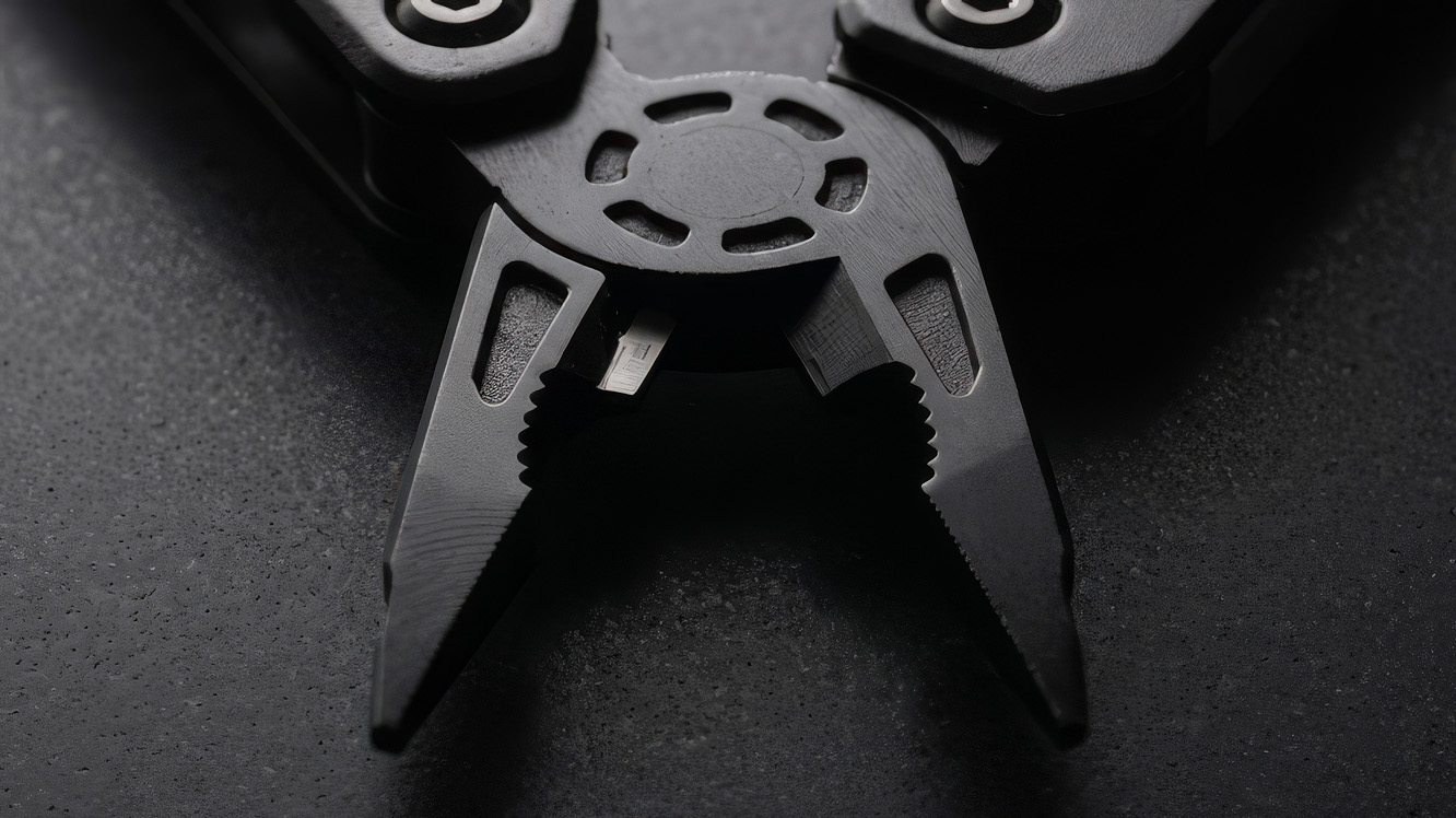 Blackjaw 11-in-1 multitool