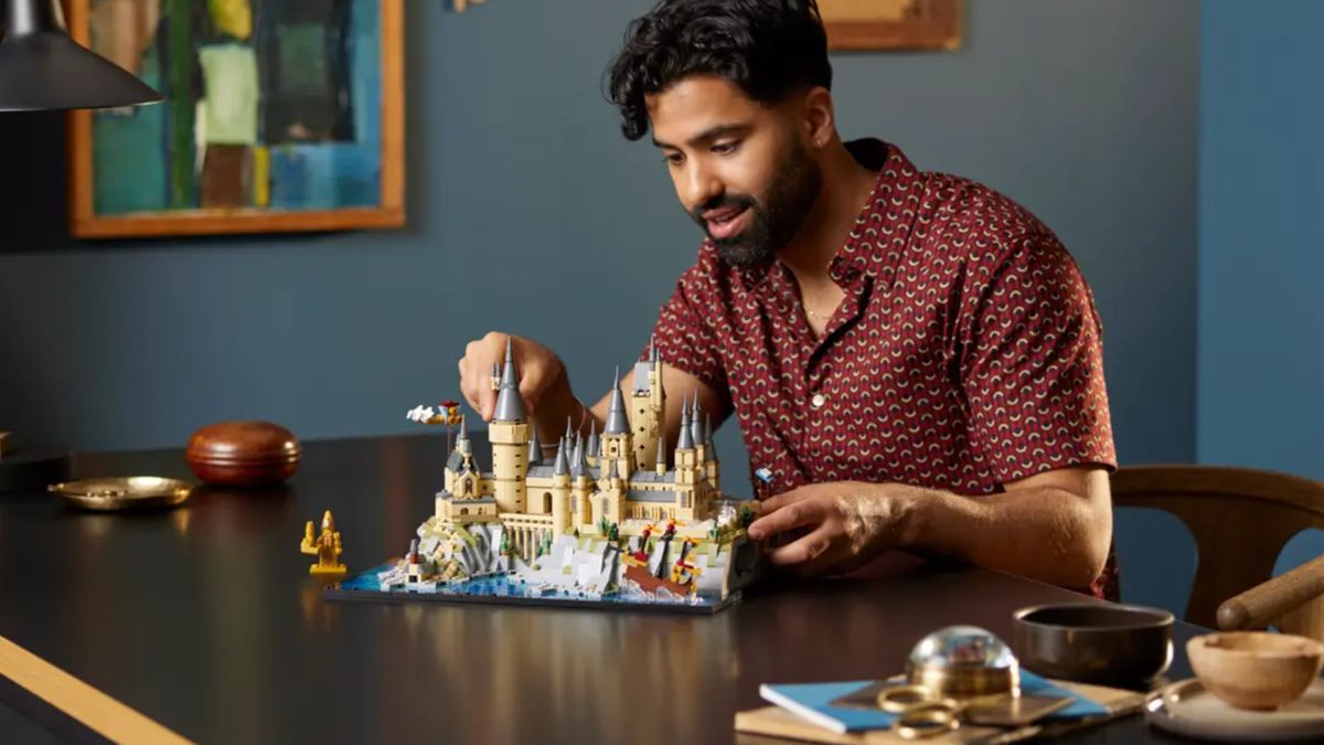 Lego Hogwarts Castle is getting a much cheaper (but smaller) new set