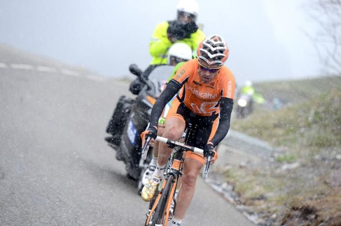 Samuel Sanchez Gonzalez (Euskaltel-Euskadi) attacked on the Galibier