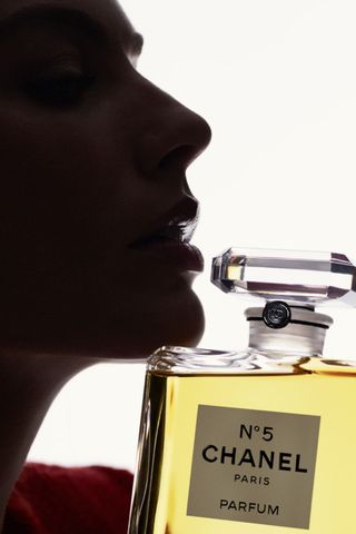 Margot Robbie for Chanel No. 5