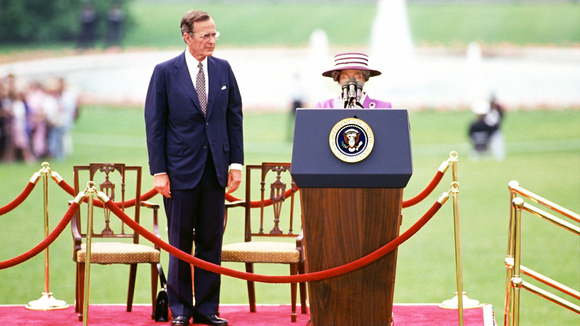 George H W Bush and Queen Elizabeth II