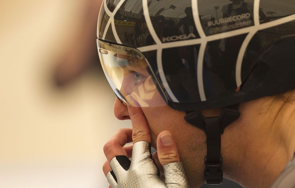 Dutch cyclist Thomas Dekker reacts at the end of the race during the UCI world hour record attempt at the bicentennial velodrome in Aguascalientes city on February 25, 2015.