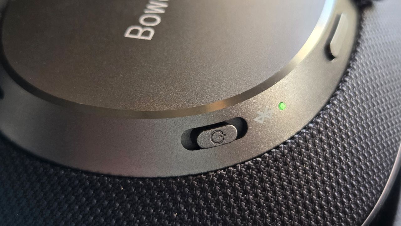 Bowers &amp; Wilkins Px7 S3 review on a long-haul flight