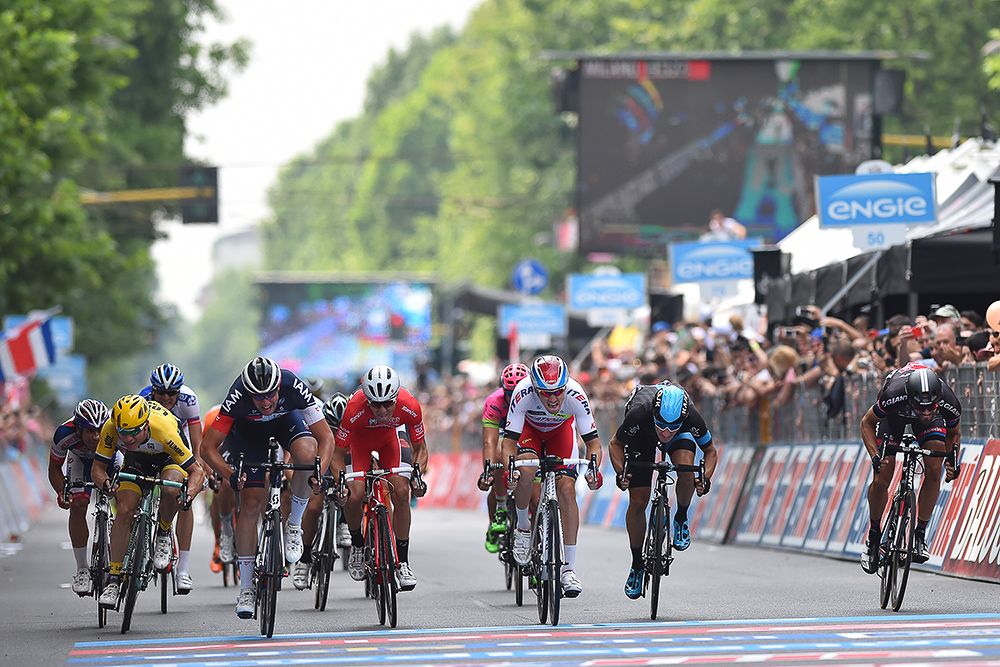 The bunch closes in on the finish line at the final stage of the 2015 Giro d'Italia.