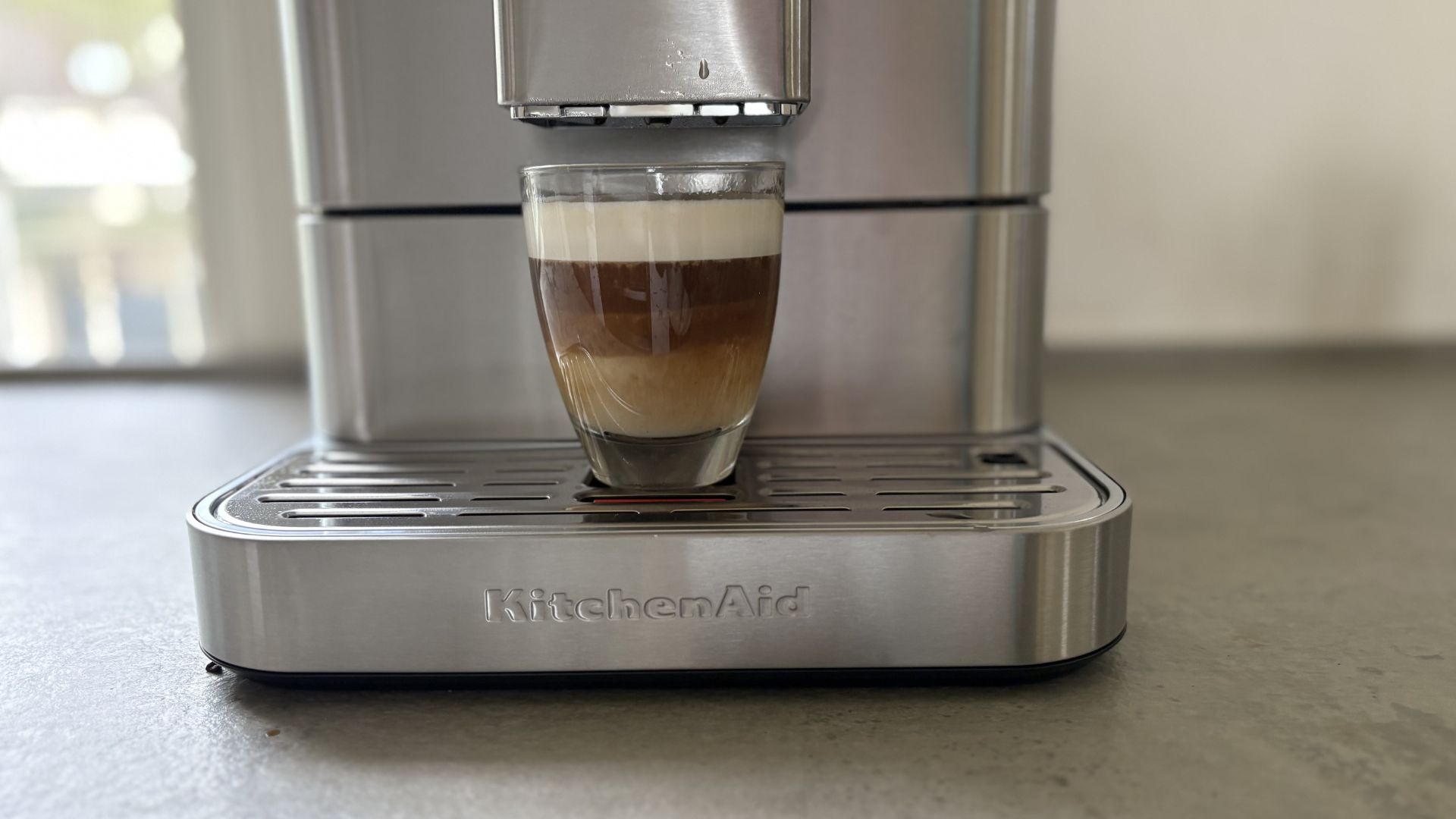 Testing the KitchenAid KF6 Fully Automatic Espresso Machine by making a capuccino