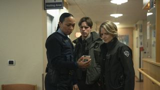 Kali Reis, Finn Bennett and Jodie Foster in True Detective