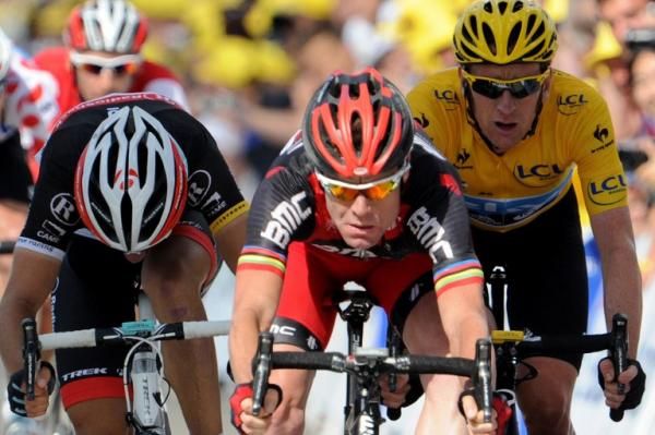 Cadel Evans (BMC) pushes to the line for second