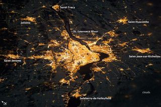 montreal-night-lights-110922-02