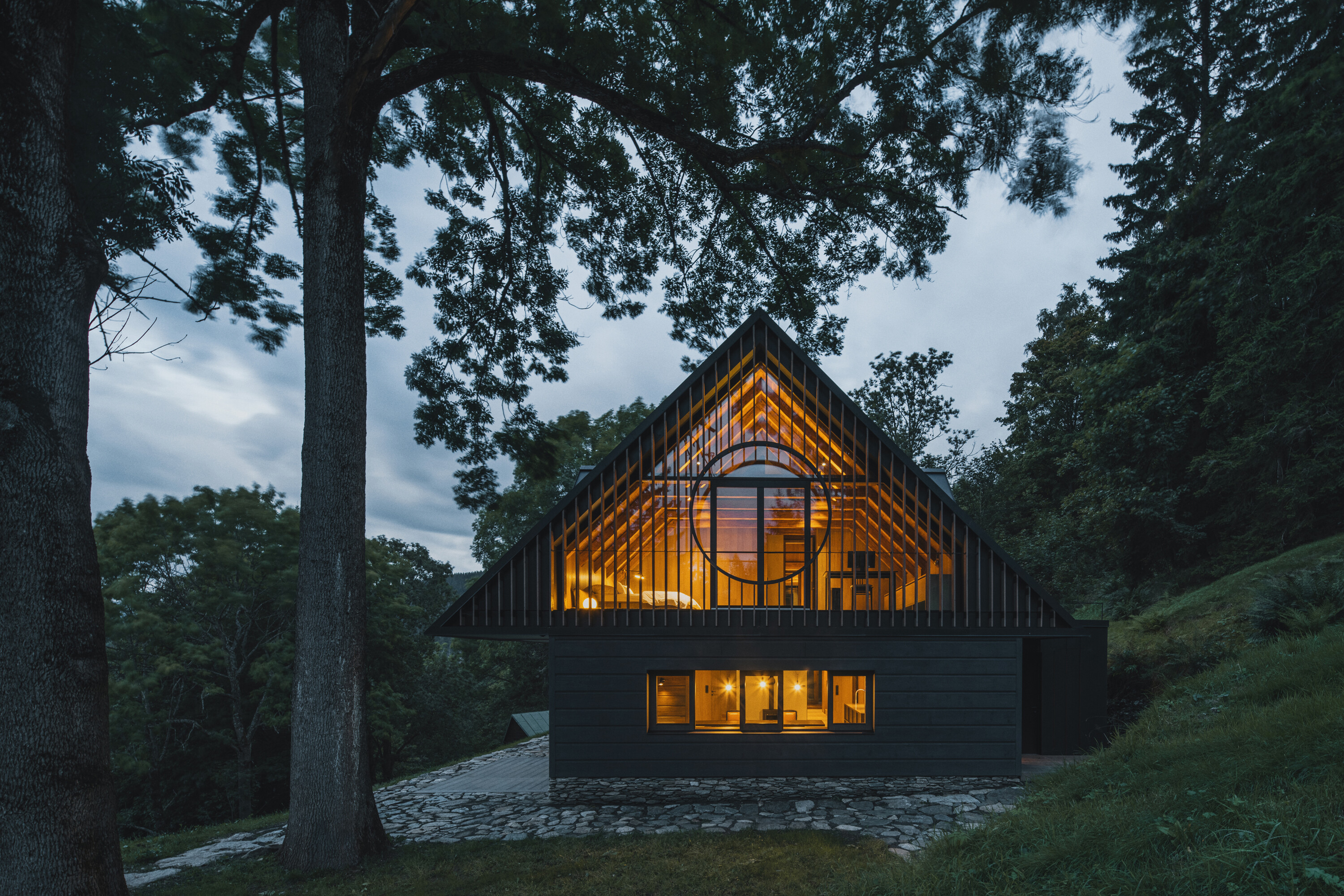 Str&aacute;žn&eacute; Cottage, a mountain cottage by Mimosa Architects
