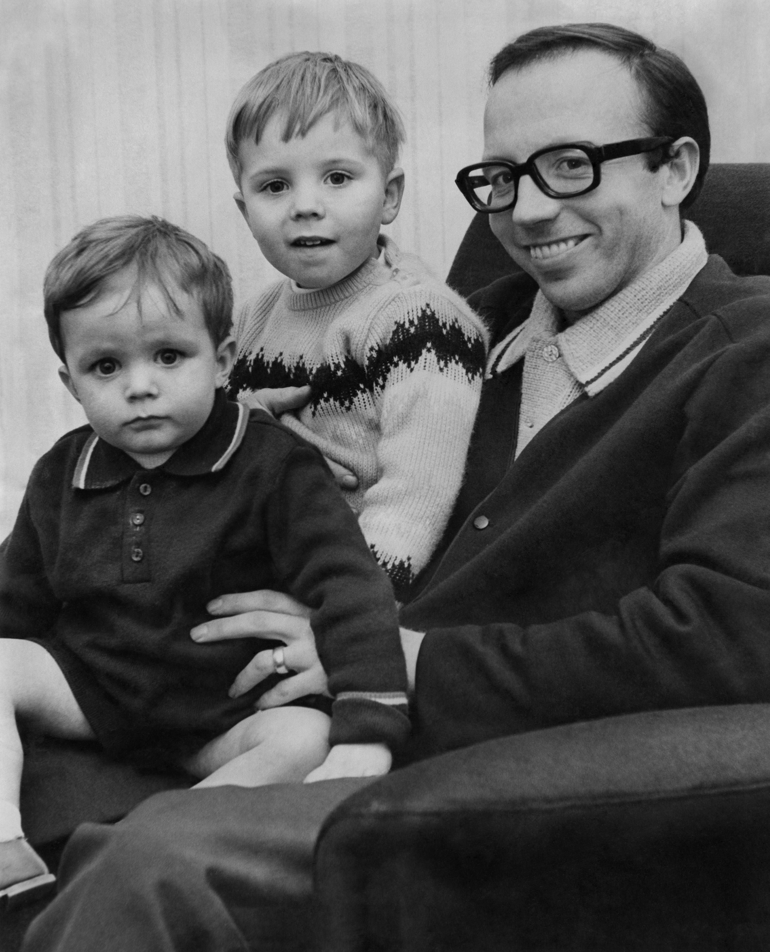 Nobby Stiles relaxing with sons Peter and John at home yesterday. February 1968. (Photo by Mirrorpix via Getty Images)